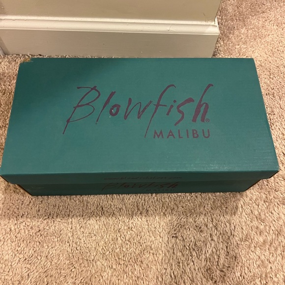 Blowfish Malibu sneaker…MINT Condition! - Picture 9 of 9